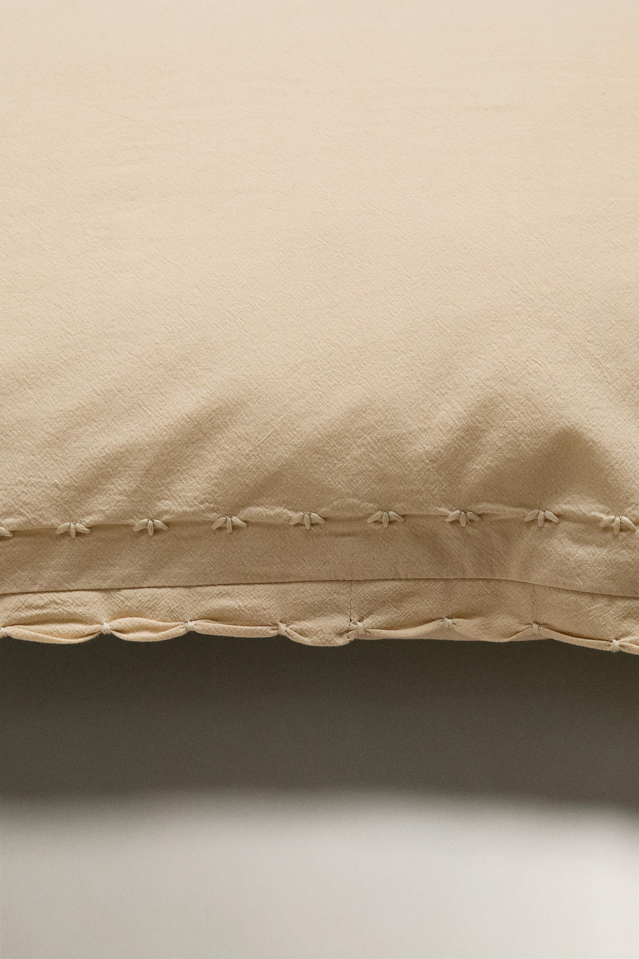 HOUSSE DE COUSSIN ENFANT BORD AJOURÉ